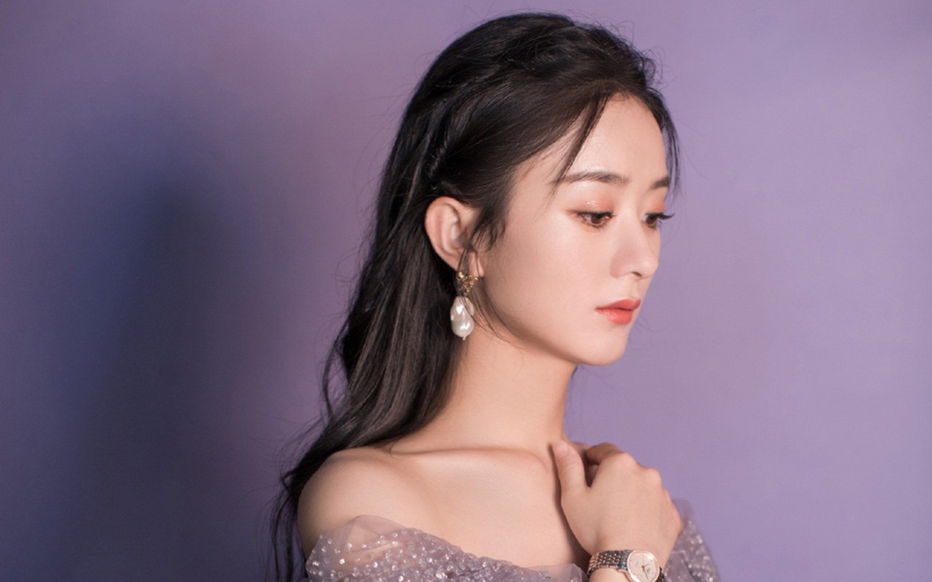 荷兰骑手 Emmelie Scholtens 在巴黎奥运会盛装舞步比赛中获得第八名,展现坚韧精神。