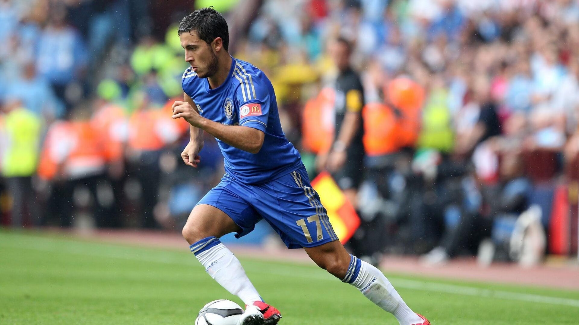 足球世俱杯-皇家马德里主场2-0战胜拉斯帕尔马斯，收获三分，皇家马德里俱乐部主场