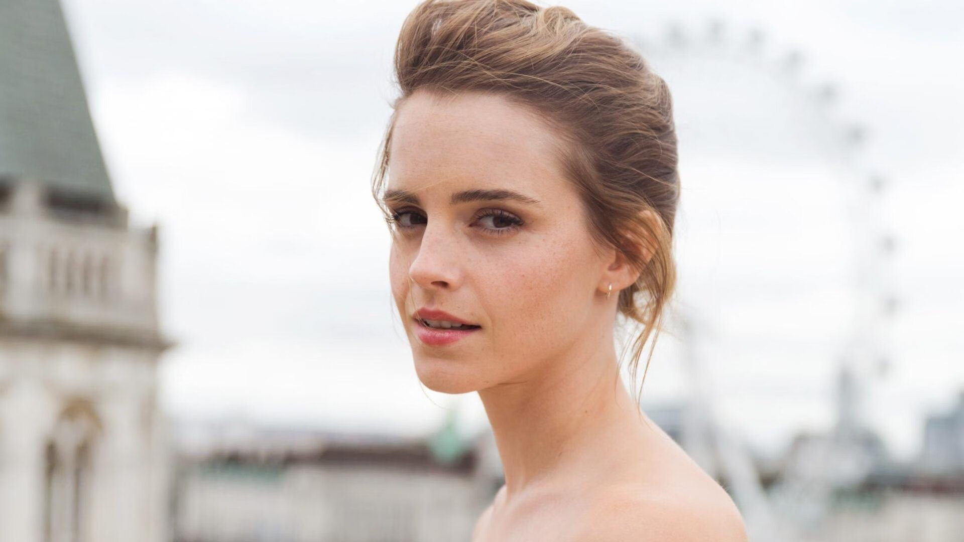 库里本场得分突破三万大关创生涯纪录,库里生涯所有比赛